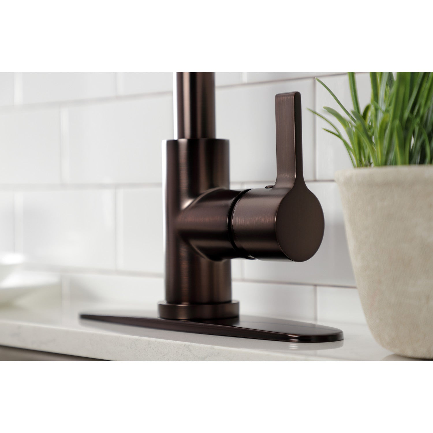 Kingston Sona LS8685CTL - Continental Single-Handle Pull-Down Kitchen Faucet, Oil Rubbed Bronze — thumbnail 3