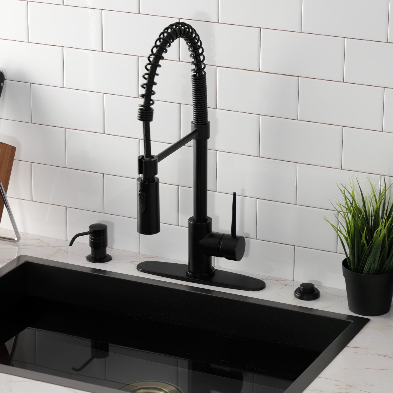 Kingston Sona LS8770NYL - New York Single-Handle 1-Hole Deck Mount Pre-Rinse Kitchen Faucet, Matte Black — thumbnail 2