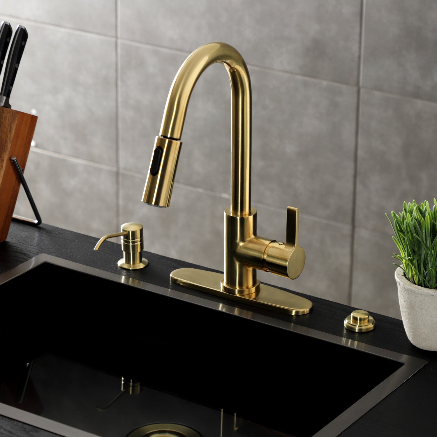 Kingston Sona LS8783CTL - Continental Single-Handle Pull-Down Kitchen Faucet, Brushed Brass — thumbnail 2