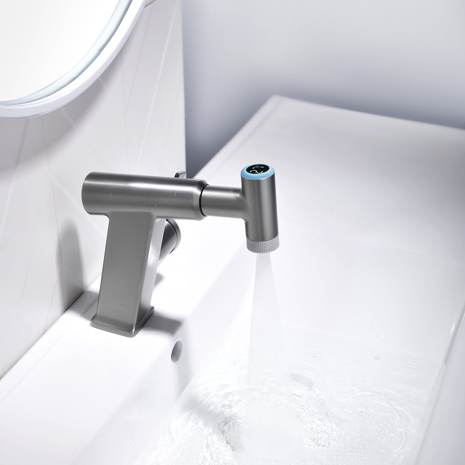 Lefton Pull-Out Faucet with Temperature Display & LED Light-BF2207 — thumbnail 3
