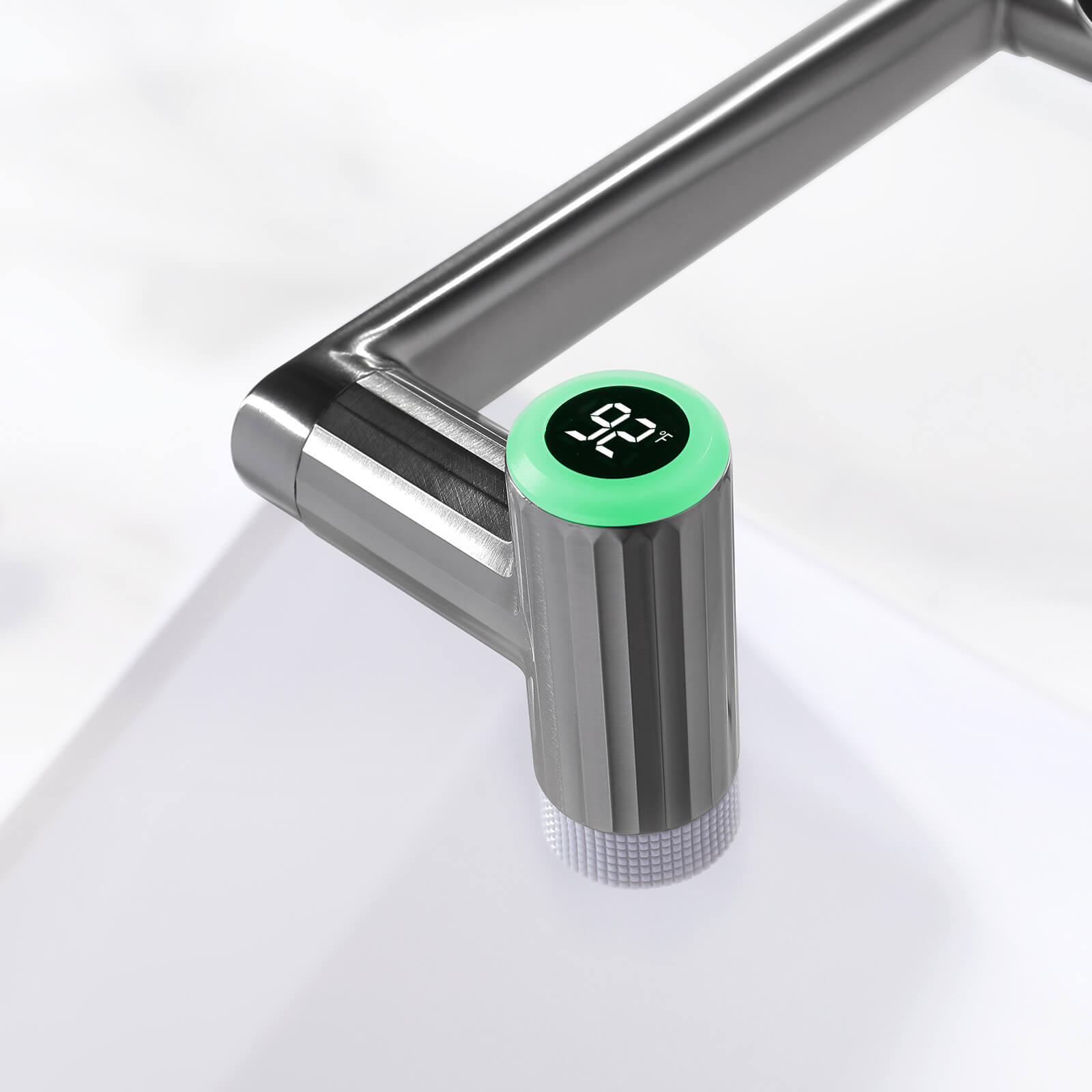 Lefton 1080° Rotatable Single-Hole Bathroom Faucet With Temperature Display-BF2208-PRO — thumbnail 3