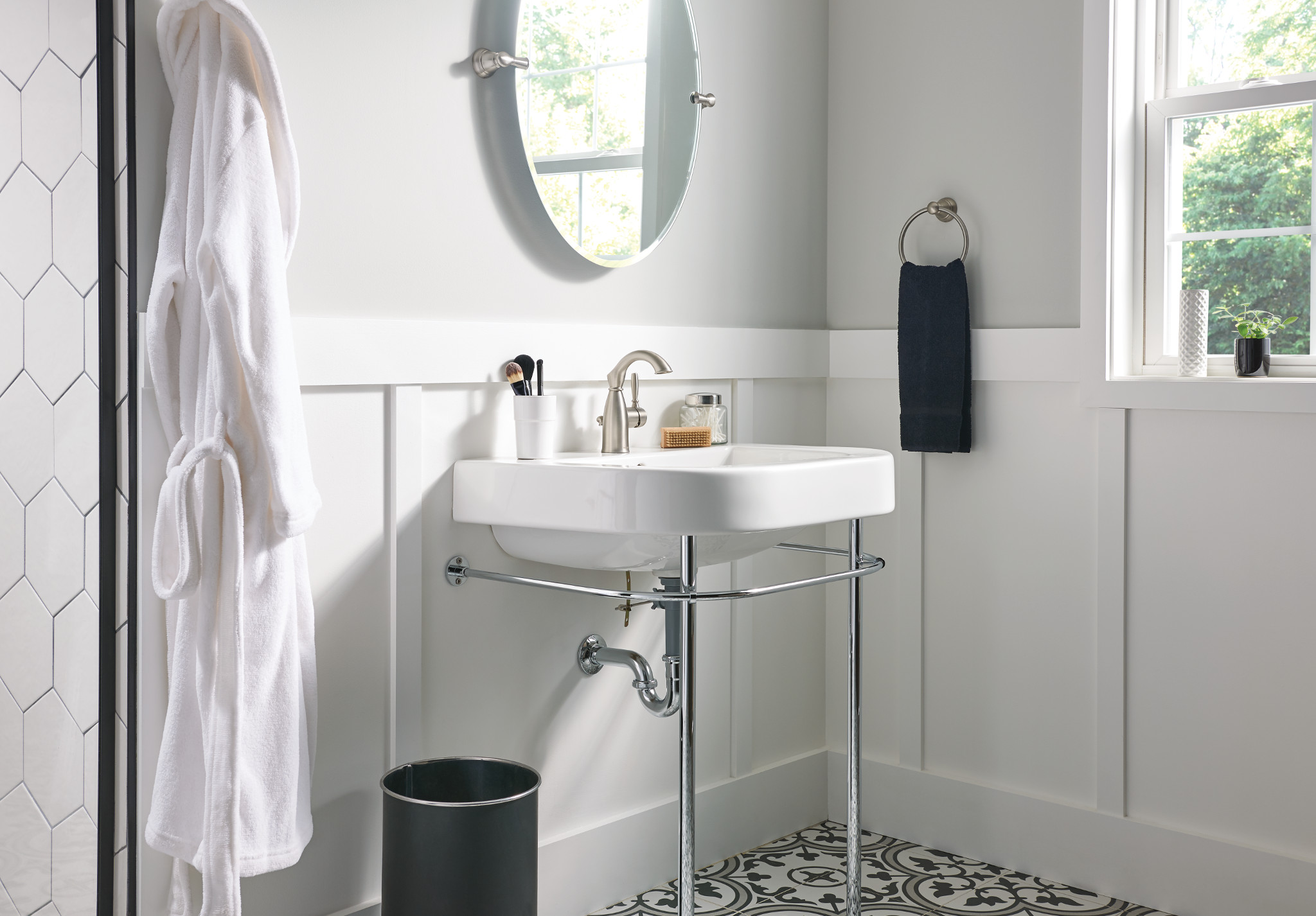 Sarona One-handle Bathroom Sink Faucet — thumbnail 3