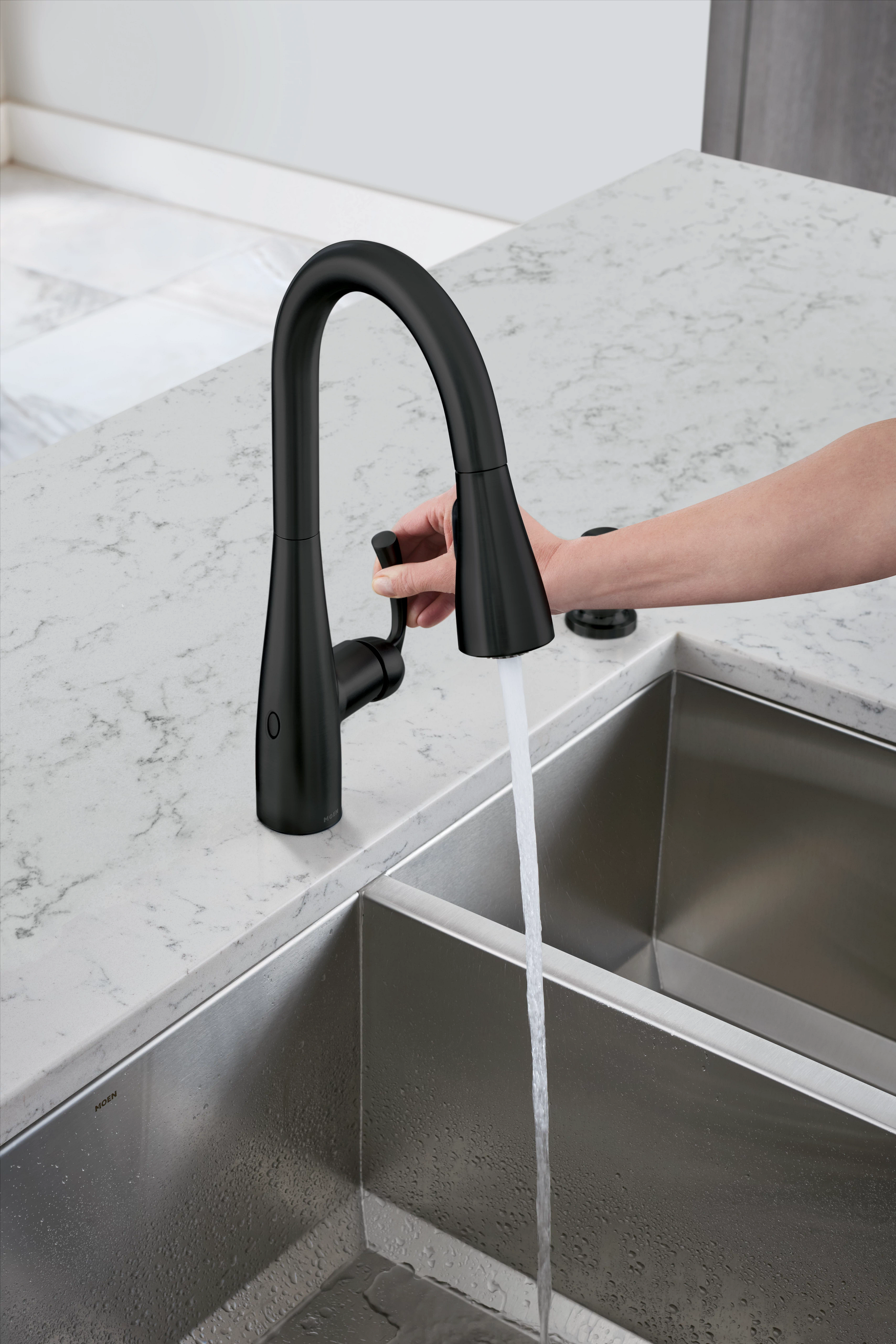 Essie MotionSense Wave One-Handle Pulldown Touchless Kitchen Faucet — thumbnail 3