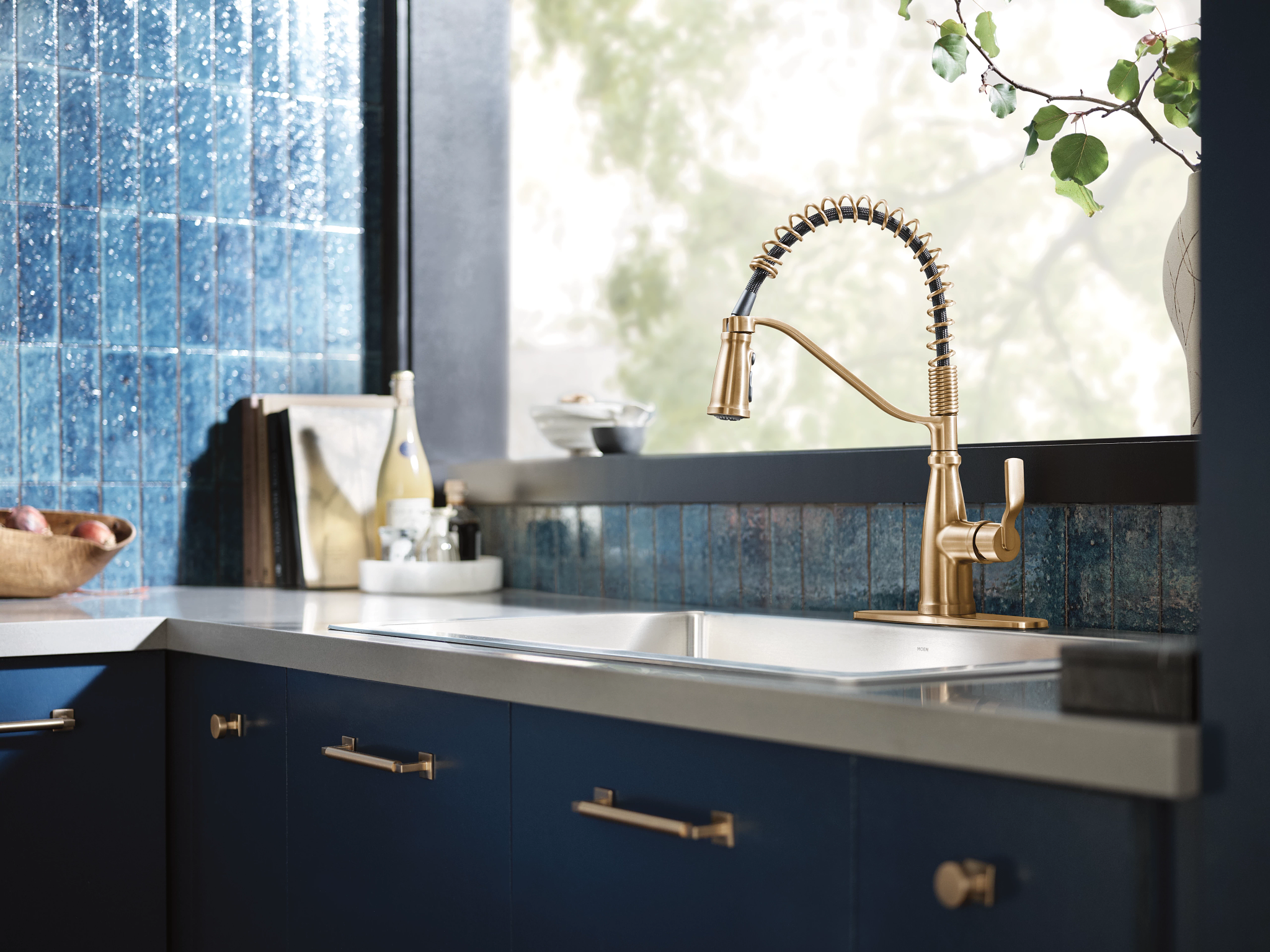 Nolia One-Handle Pre-Rinse Spring Pulldown Kitchen Faucet — thumbnail 3