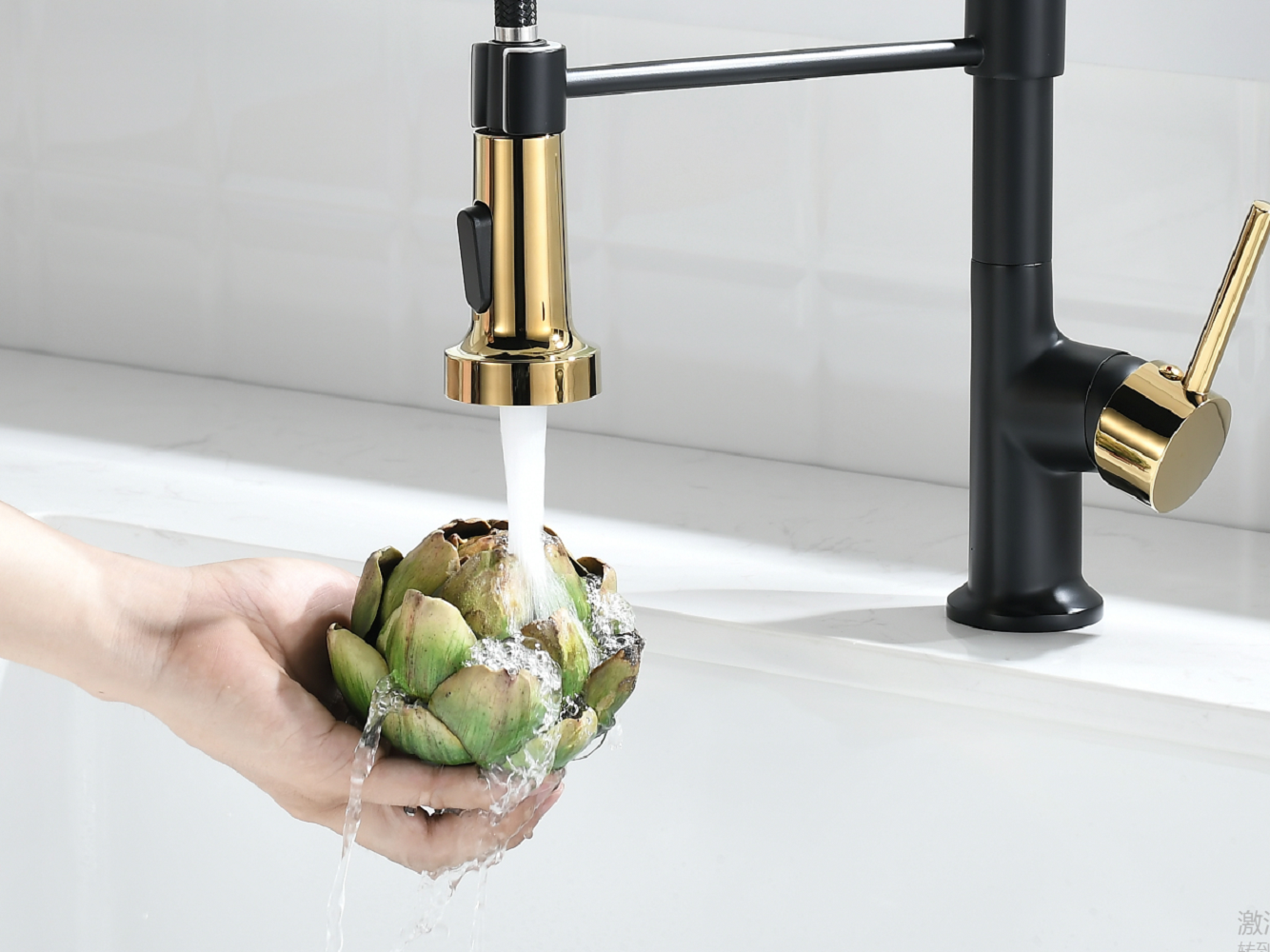 Single Handle Pull Down Sprayer Kitchen Faucet with 360° Rotation — thumbnail 3