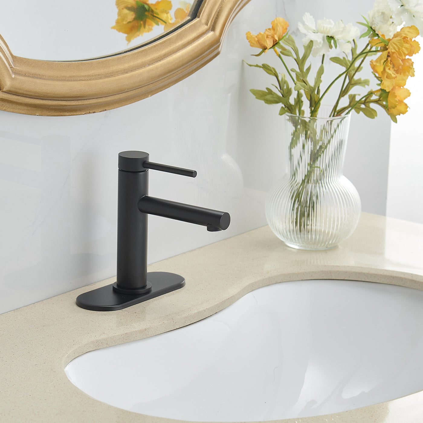 Single Hole Single-Handle Bathroom Faucet in Matte Black — thumbnail 2