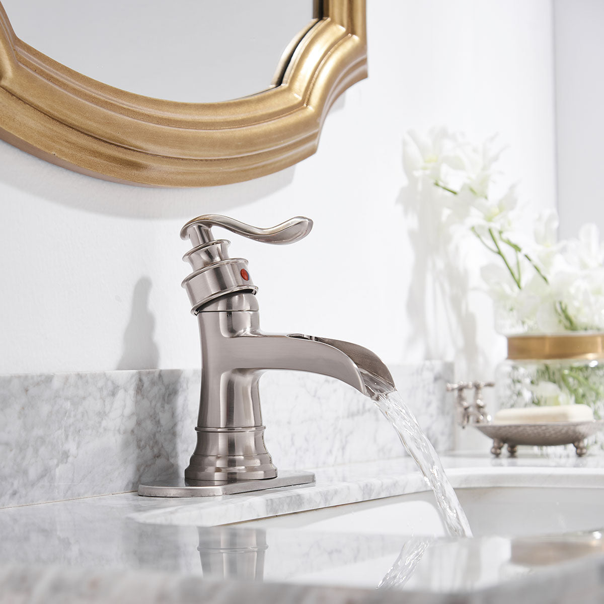 Sleek Stylish Single Hole Single-Handle Bathroom Faucet — thumbnail 2