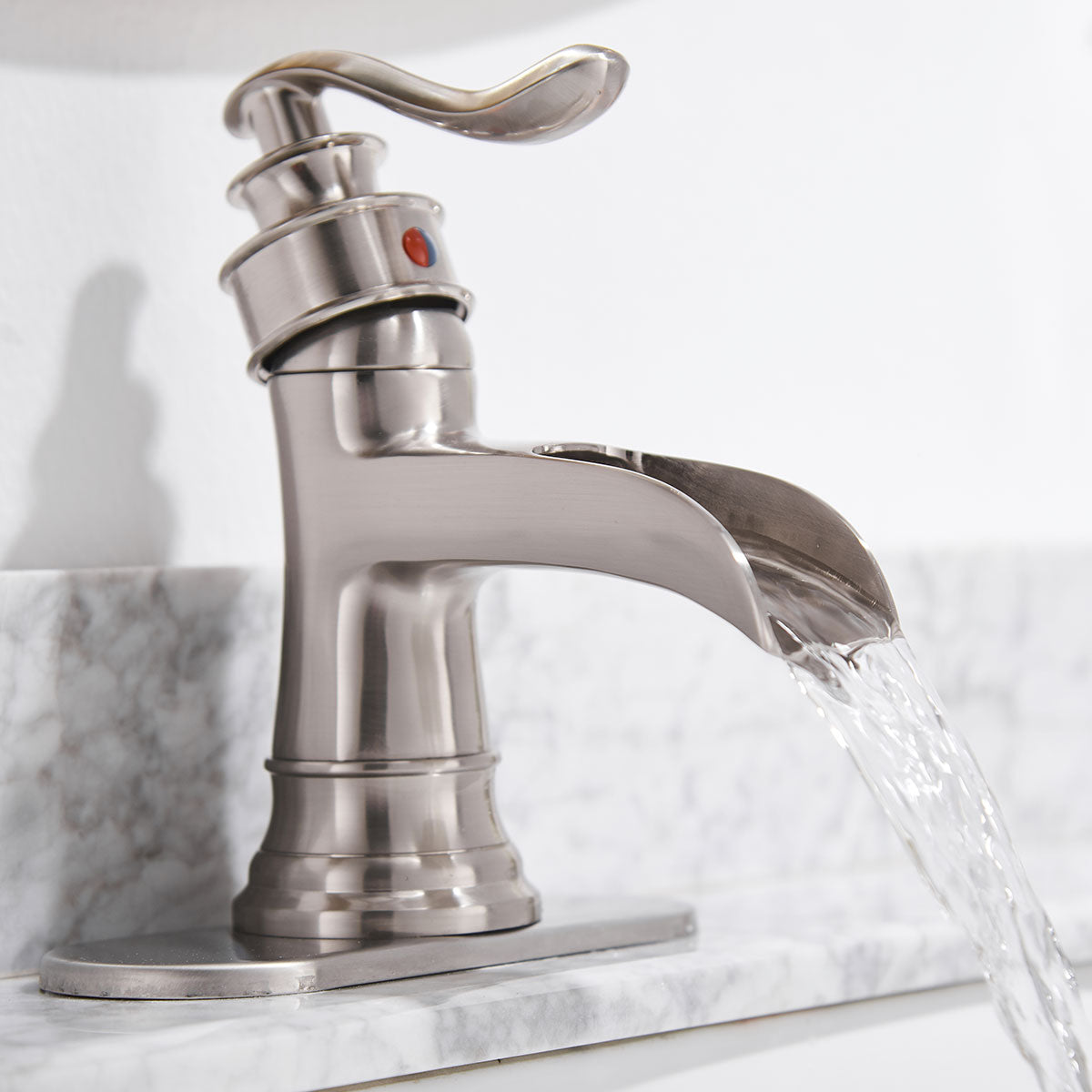 Sleek Stylish Single Hole Single-Handle Bathroom Faucet — thumbnail 3
