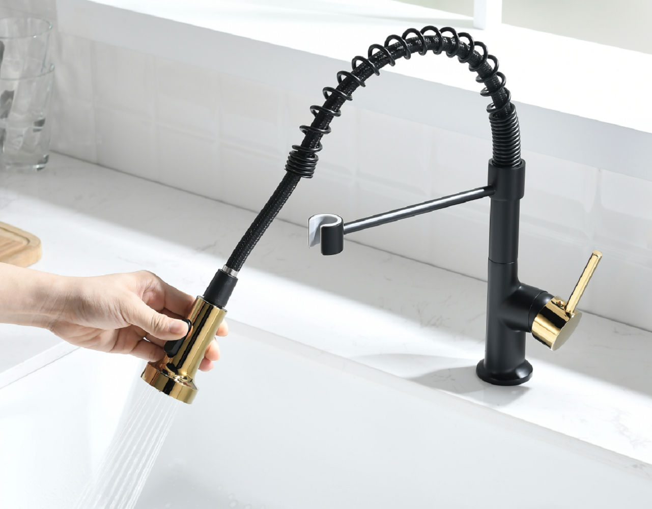 Single Handle Pull Down Sprayer Kitchen Faucet with 360° Rotation — thumbnail 2