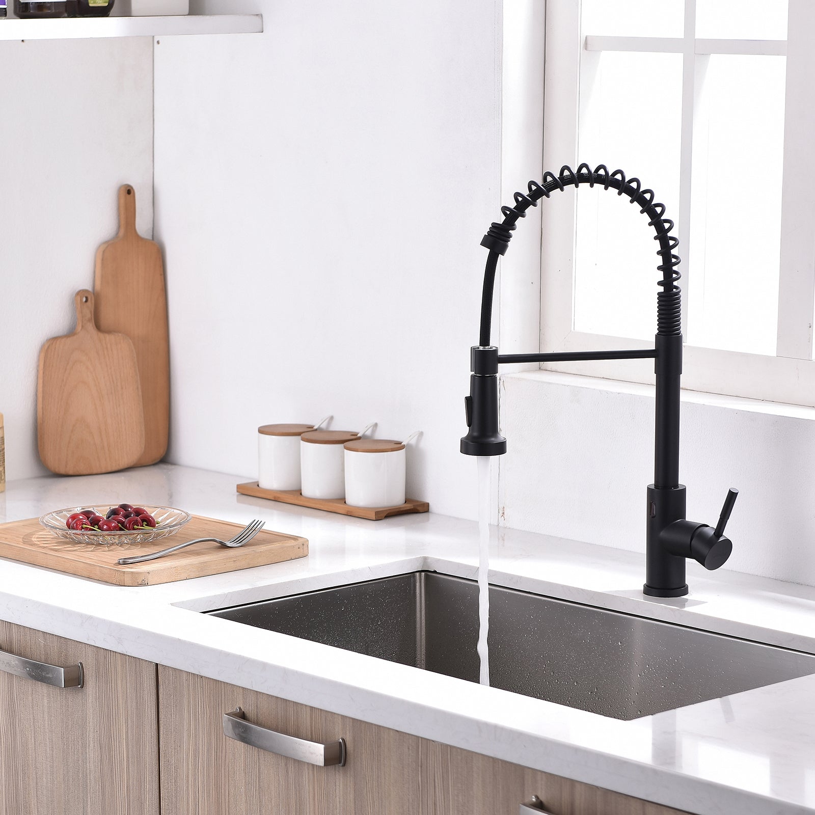 Single Handle Touch Pull Down Sprayer Kitchen Faucet with 360° Rotation in Matte Black — thumbnail 3