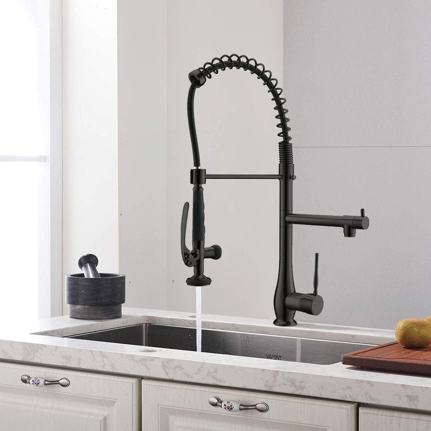 Single Handle Pull Down Sprayer Kitchen Faucet with 360° Rotation in Matte Black — thumbnail 2