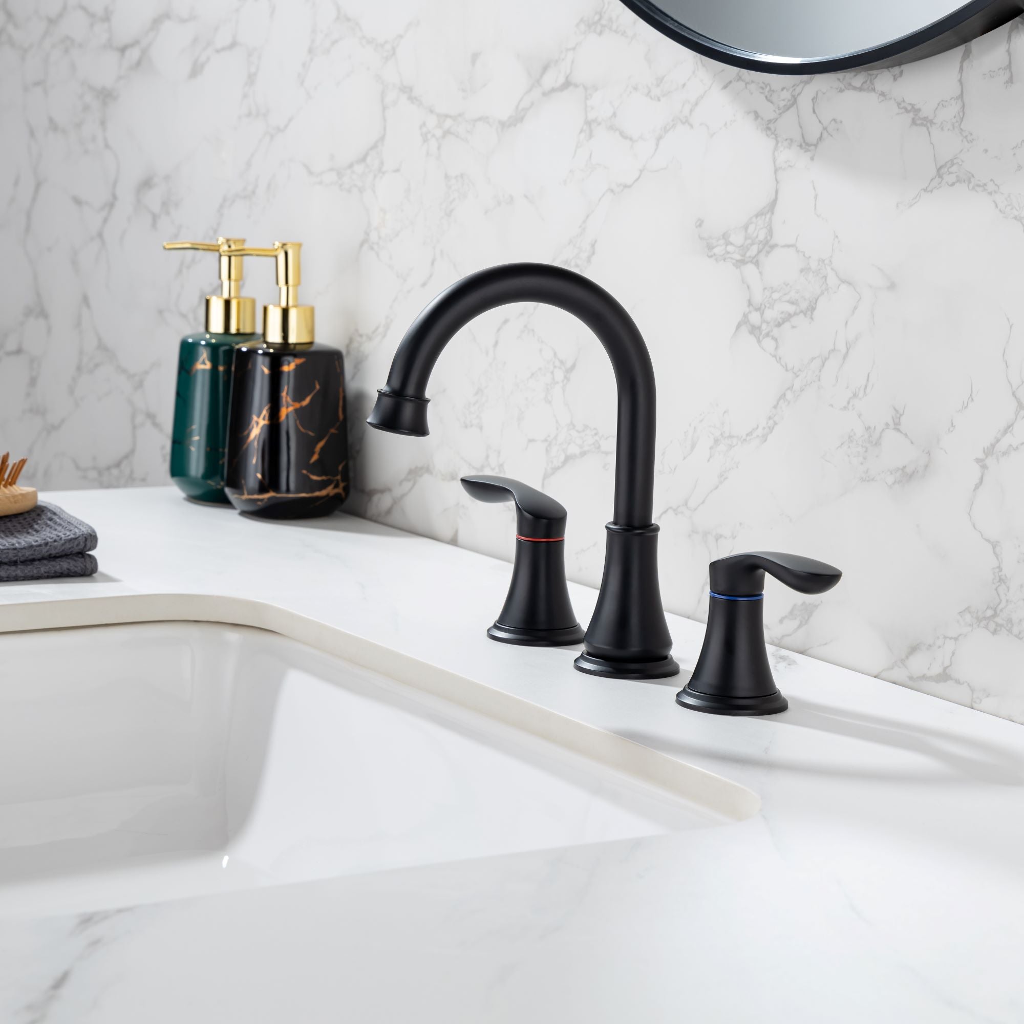 2-handle Bathroom Faucet with Drain Assembly — thumbnail 2