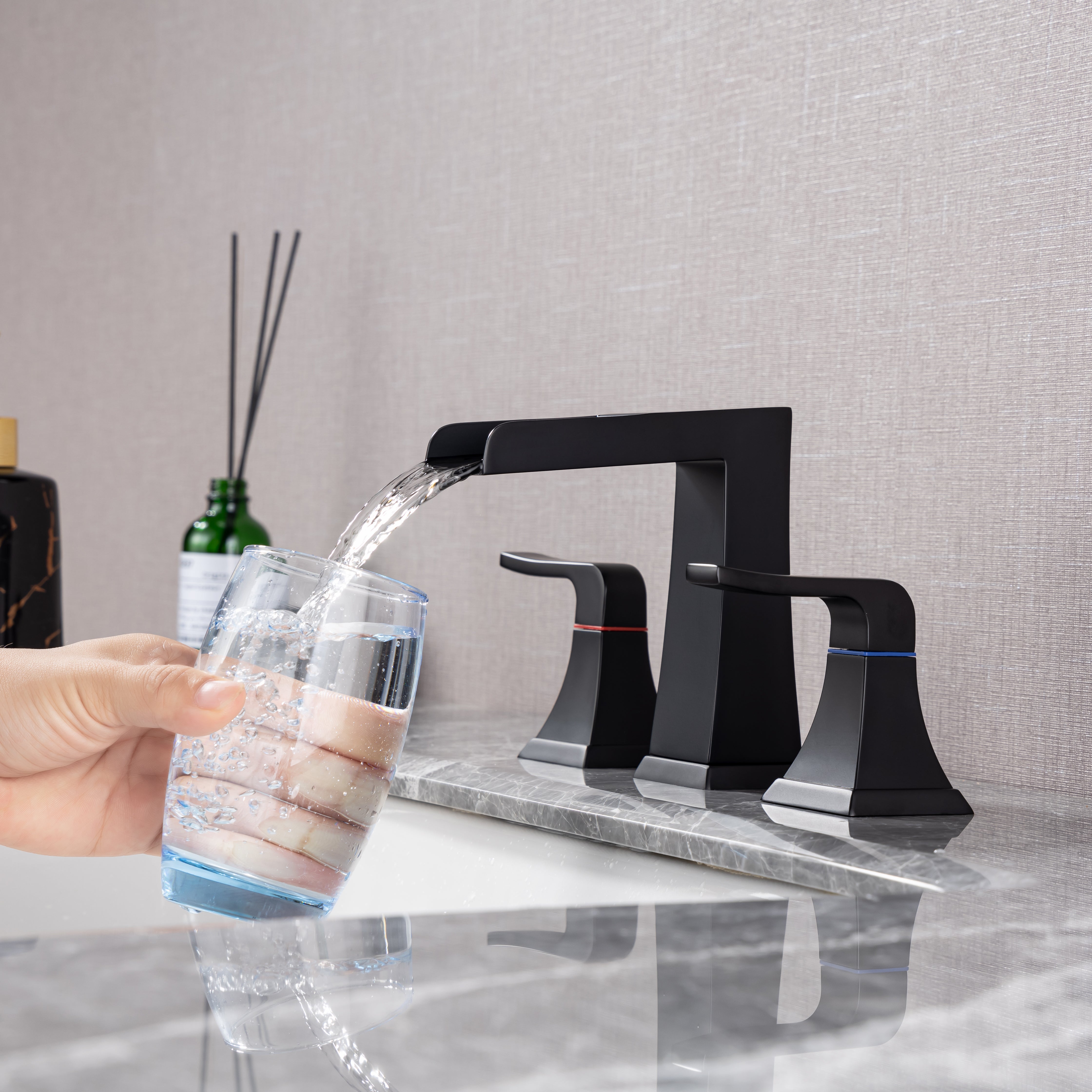 Contemporary 2-Handle Bathroom Sink Faucet with Drain Kit — thumbnail 2