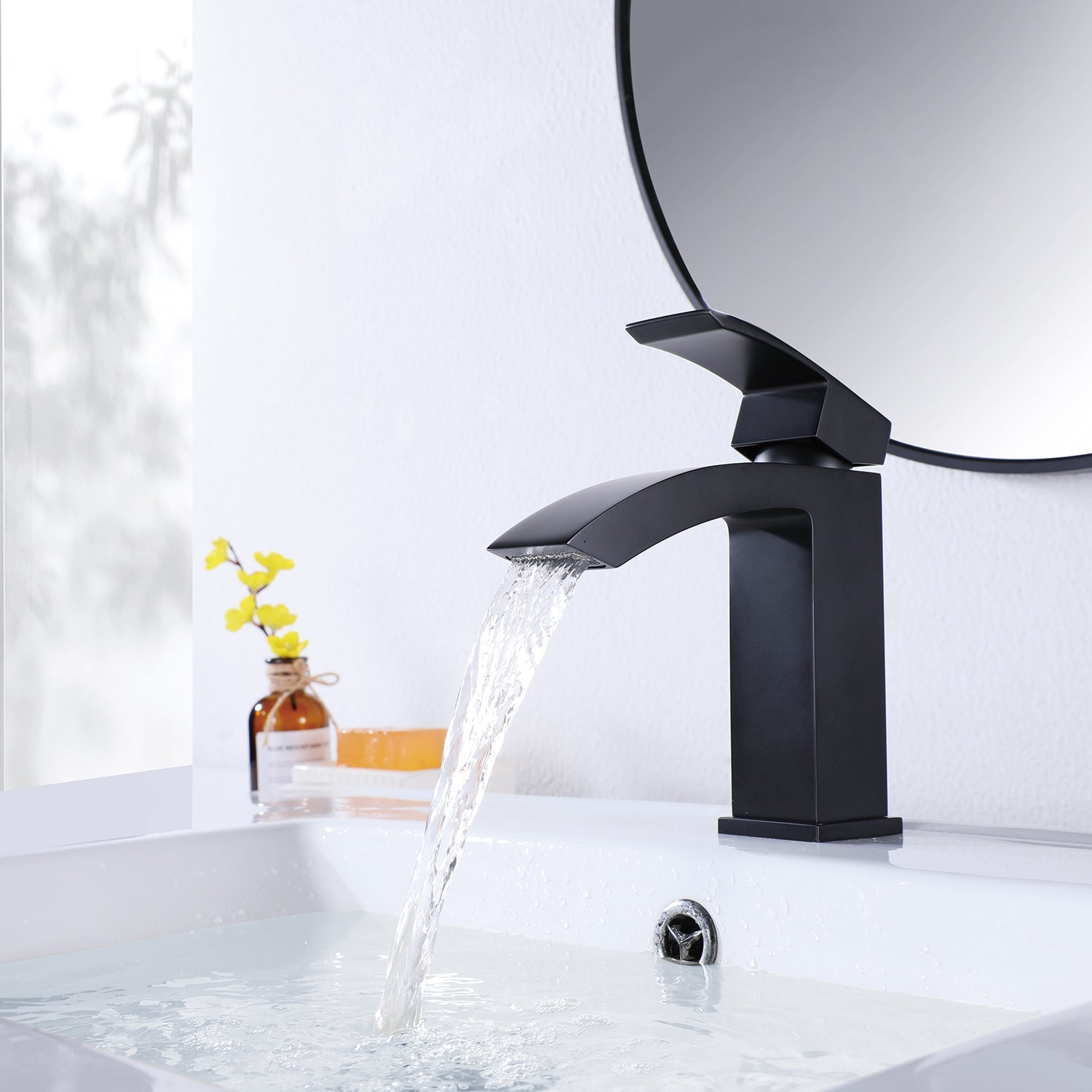 Single Handle Deck Mounted Bathroom Sink Faucet — thumbnail 3