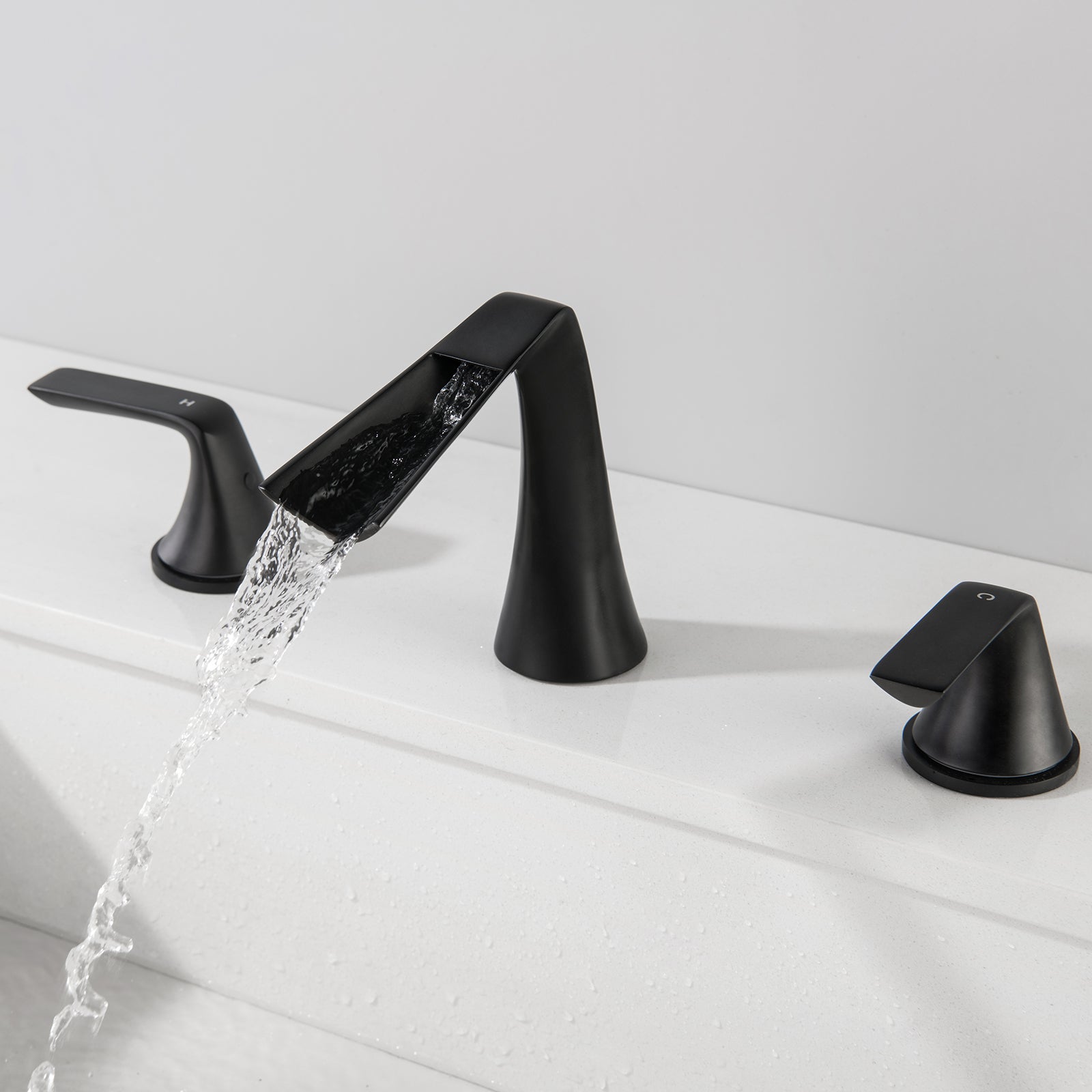 8 in. Widespread 2-Handle 3-Hole Split Brass Bathroom Faucet Set in black — thumbnail 3