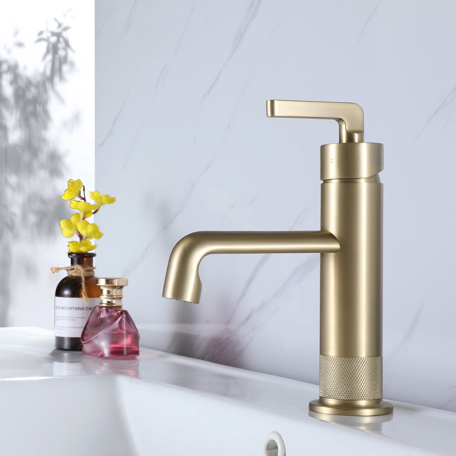 Single Handle Bathroom Faucet With Valve — thumbnail 2