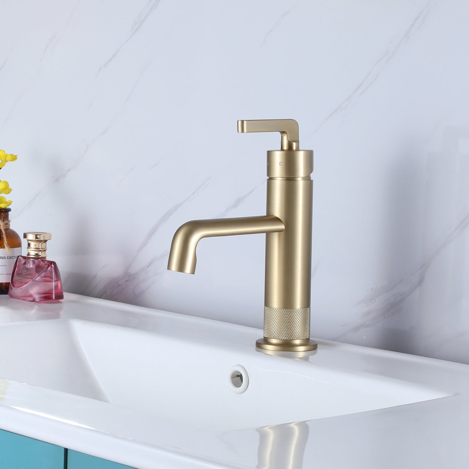 Single Handle Bathroom Faucet With Valve — thumbnail 3